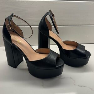 Rouge Helium Black Platform Sandals